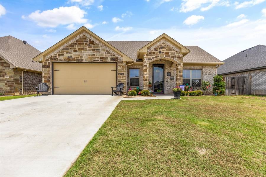 3209 White Horse Drive, Granbury, TX 76049