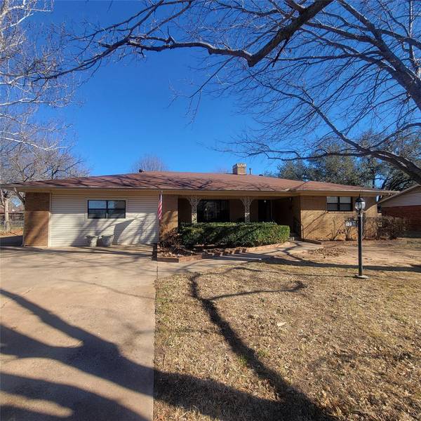 1233 S Rolling Hills Drive, Graham, TX 76450