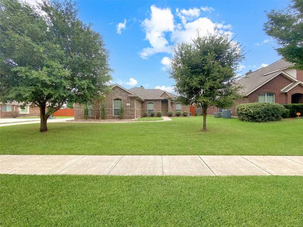 707 Shady Meadow Lane,  Glenn Heights,  TX 75154