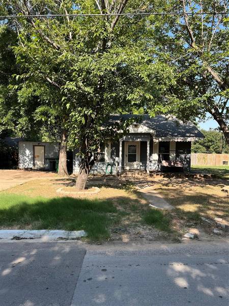 1600 Oak Knoll Drive, Haltom City, TX 76117