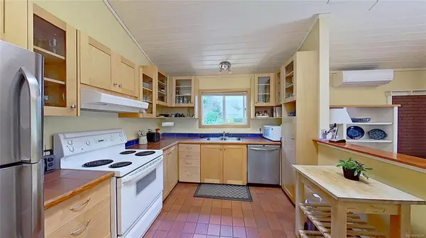 Gabriola Island, BC V0R 1X1,375 Tamarack St