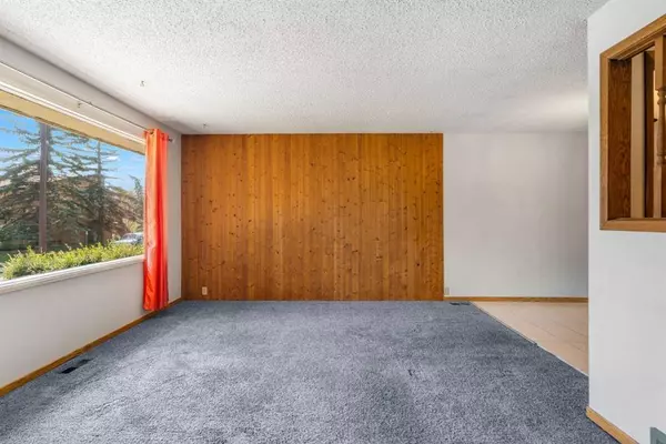 Calgary, AB T2C 1K9,1957 Lytton CRES SE