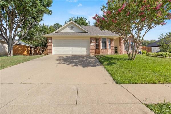 541 Pleasant Valley Drive, Burleson, TX 76028