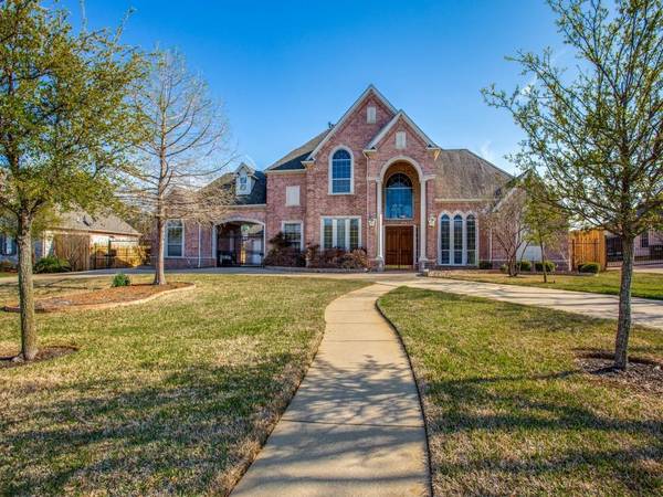 912 Shady Creek Drive, Kennedale, TX 76060