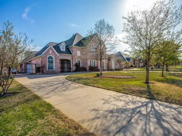 Kennedale, TX 76060,912 Shady Creek Drive