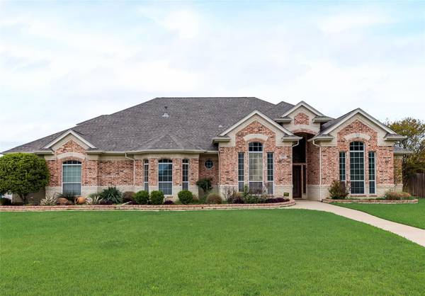 915 Shady Vale Drive, Kennedale, TX 76060