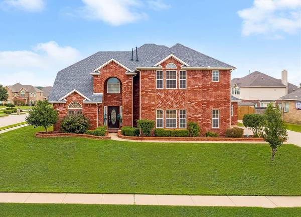 901 Roanoke Court, Kennedale, TX 76060