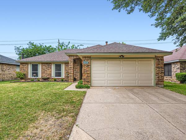 816 Simon Drive, Cedar Hill, TX 75104