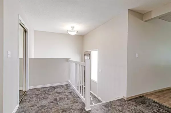 Calgary, AB T2J 4T3,506 Queensland PL SE