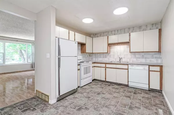 Calgary, AB T2J 4T3,506 Queensland PL SE