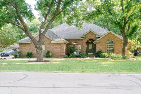 9216 Hanging Moss Drive, Granbury, TX 76049