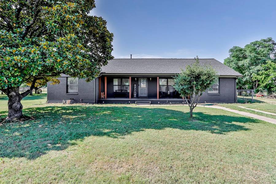 916 Oak Grove Road E, Fort Worth, TX 76028