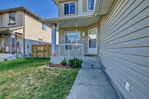 Chestermere, AB T1X 1J3,215 Springmere Close