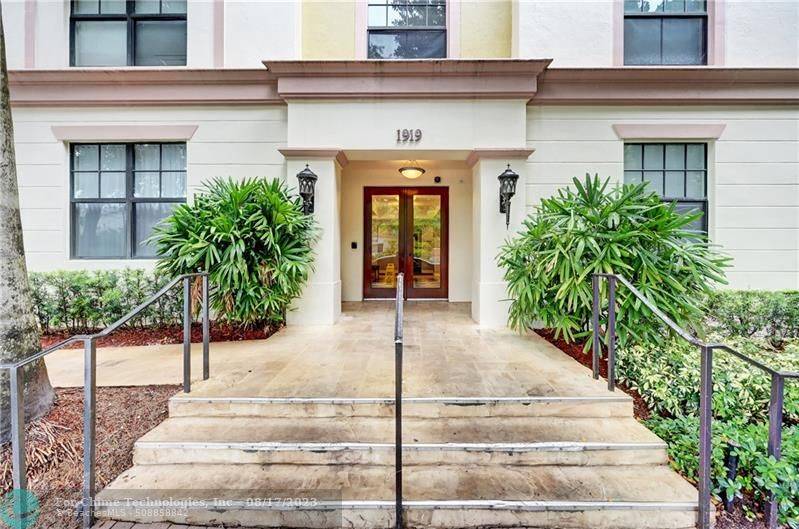 Hollywood, FL 33020,1919 Van Buren St #813A