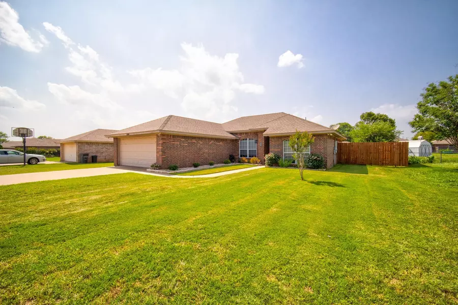 3928 Country Meadows Circle, Granbury, TX 76049