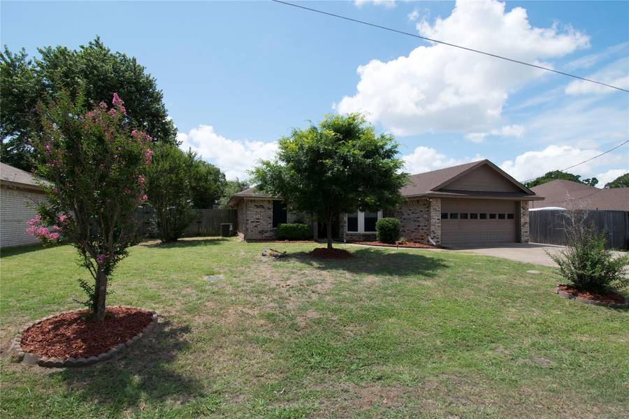 3949 Country Meadows Circle, Granbury, TX 76049