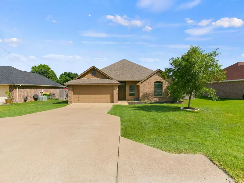 4022 Country Meadows Circle, Granbury, TX 76049