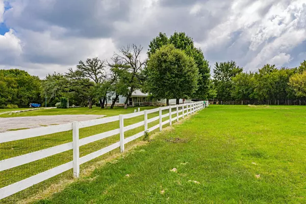 Granbury, TX 76049,800 S Blue Quail Court