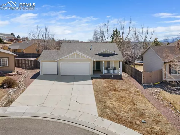 2204 Longhorn DR, Pueblo, CO 81008