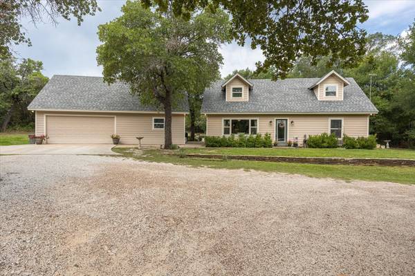 4400 Hunters Glen Court, Granbury, TX 76048