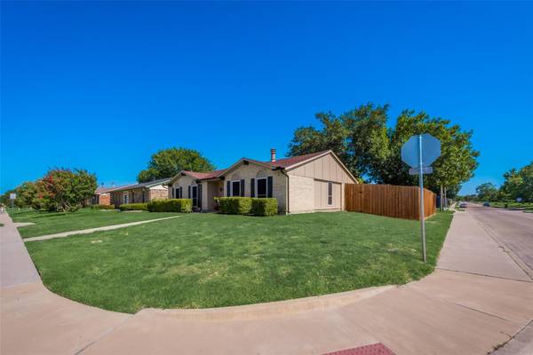 8010 Woodside Road, Rowlett, TX 75088