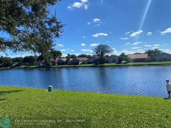 Boynton Beach, FL 33437,9775 Harbour Lake Cir