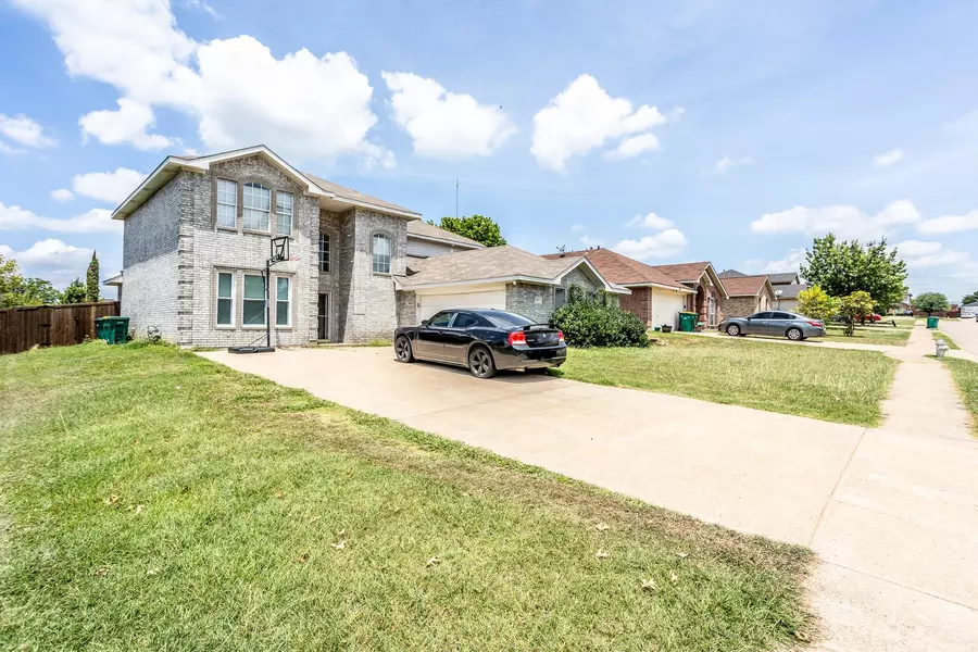 823 Parkside Drive, Cedar Hill, TX 75104