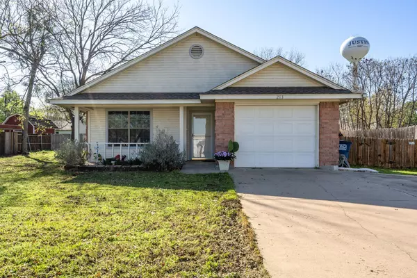 213 Sealy N, Justin, TX 76247