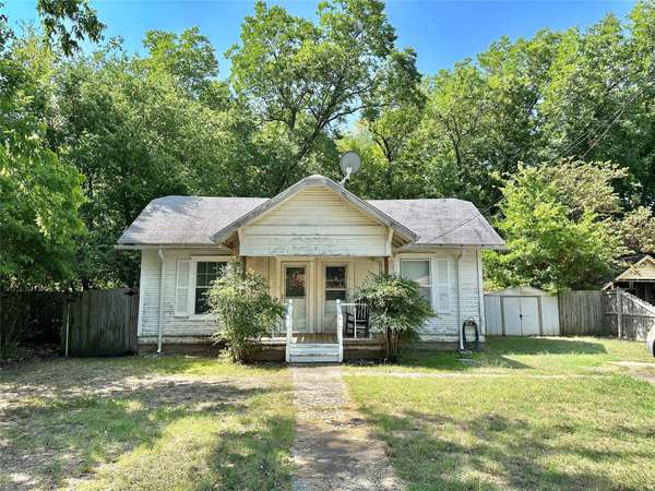 216 W Tennie Street, Gainesville, TX 76240