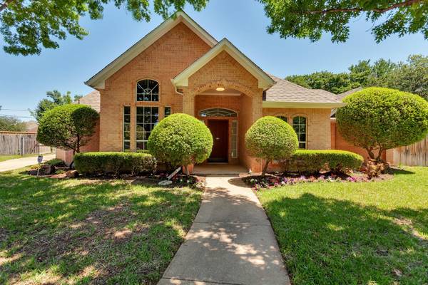 920 Calloway Court, Hurst, TX 76053