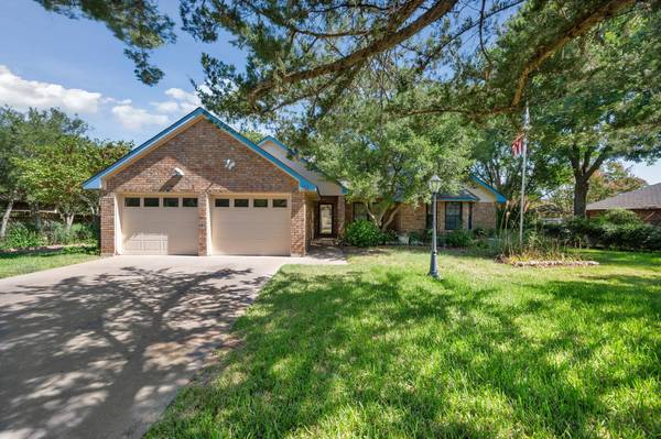 203 Edgehill Road, Joshua, TX 76058