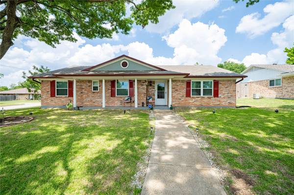 153 Cloudcrest Drive, Desoto, TX 75115