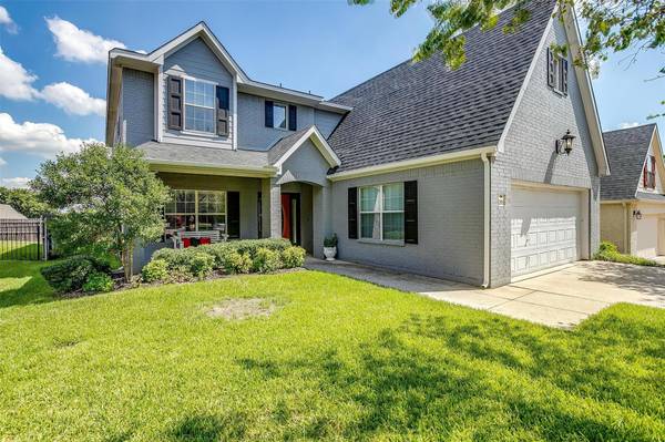 2816 Greenway Drive, Burleson, TX 76028