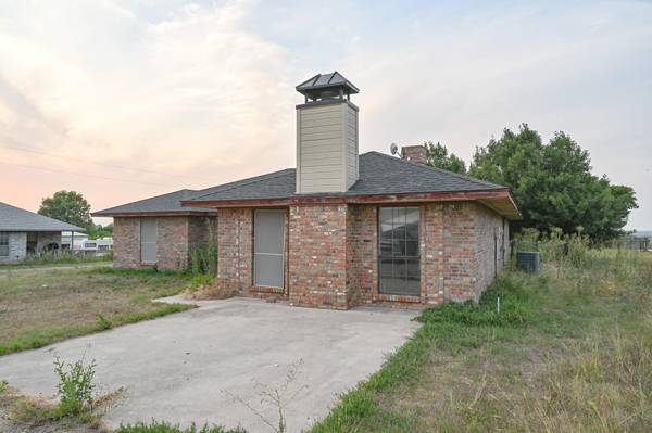 7470 Michael Road,  Sanger,  TX 76266