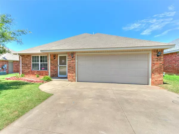 527 E Linden Lane, Mustang, OK 73064