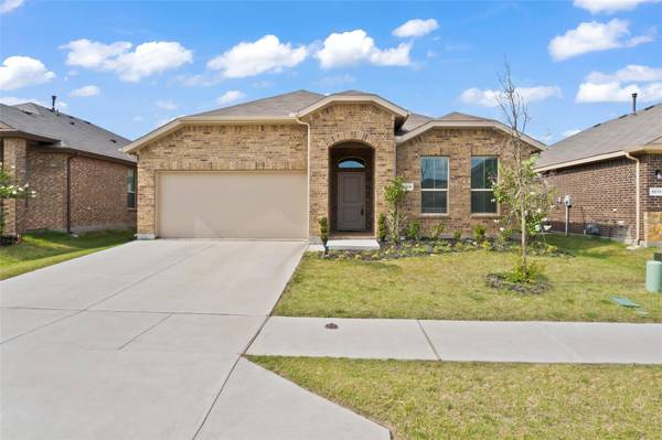 1009 Gillespie Drive, Fort Worth, TX 76247