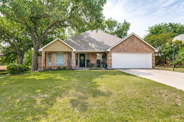 106 Hillcrest Street, Lake Dallas, TX 75065