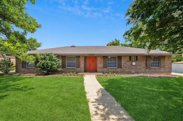 1005 Rocky Canyon Road, Arlington, TX 76012