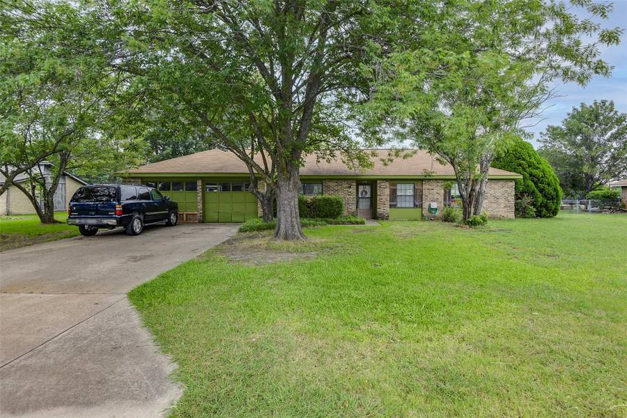 310 Pebble Creek Drive, Red Oak, TX 75154