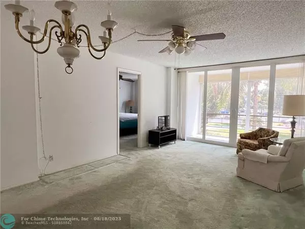 Oakland Park, FL 33309,115 Royal Park Dr  #2G