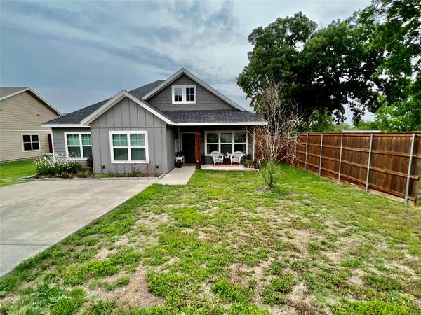 205 W Travis Street, Howe, TX 75459