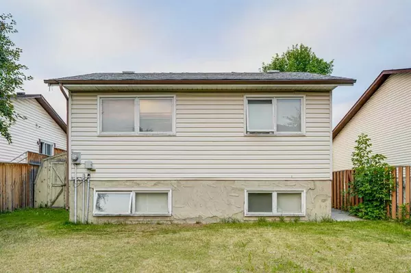 Calgary, AB T1Y 5X8,44 Whiteram Close NE