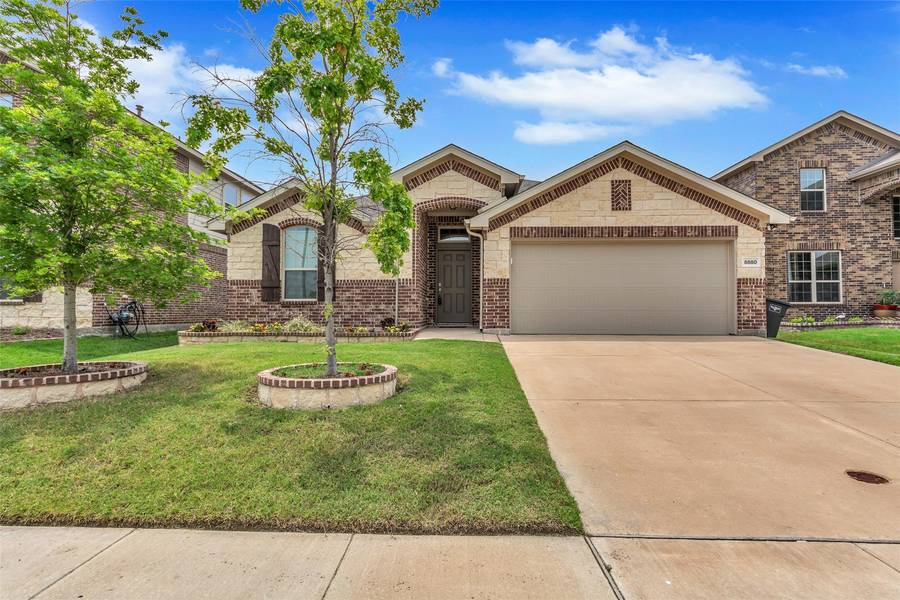 8880 Devonshire Drive, Fort Worth, TX 76131