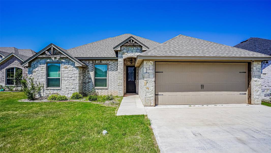 3304 Arrow Creek Drive, Granbury, TX 76049