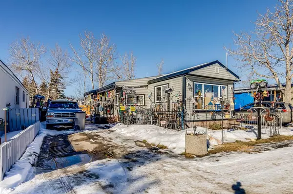 Calgary, AB T2A 0W6,6220 17 AVE SE #105