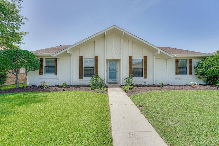 2233 Spring Leaf Drive, Carrollton, TX 75006