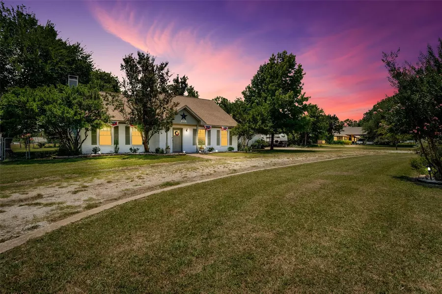 806 Nokomis Circle, Lancaster, TX 75146