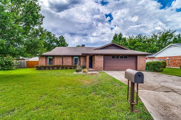 2006 Brentwood Street, Gainesville, TX 76240