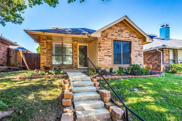 705 Red Oak Drive, Lewisville, TX 75067