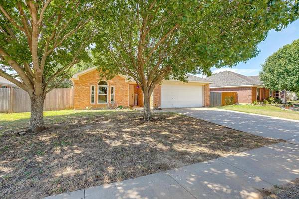 1133 Whispering Meadows, Crowley, TX 76036